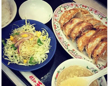 日本網友發起吃《追悼餃子》紀念餃子的王將社長