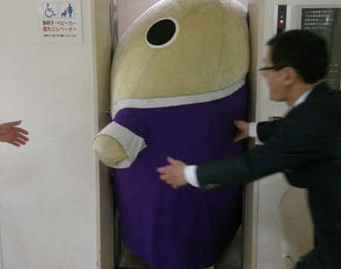 超卡吉祥物肥胖的理由　啊玩偶裝做小一點不就解決了嗎（喂！）