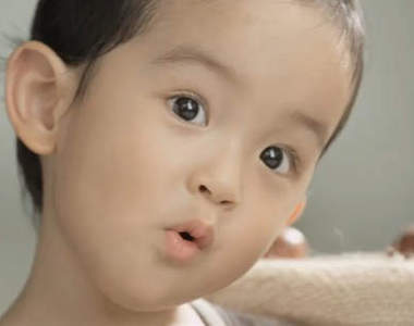 爆紅廣告童星《小羅馬》好想把你抱回家❤