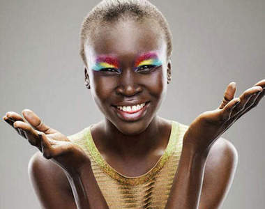 超模黑美女《Alek Wek》黑到發光也是種魅力