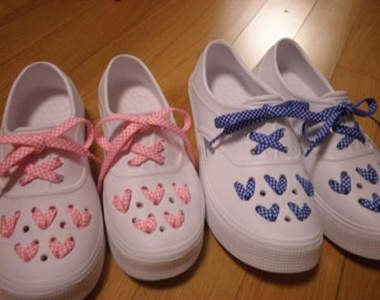 《洞洞鞋愛心綁帶》花幾分鐘就又是一雙新鞋了～