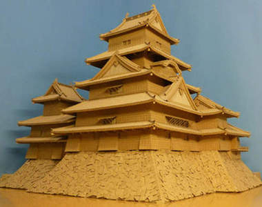 瓦楞紙松本城　用紙箱一片片搭出來的壯觀作品