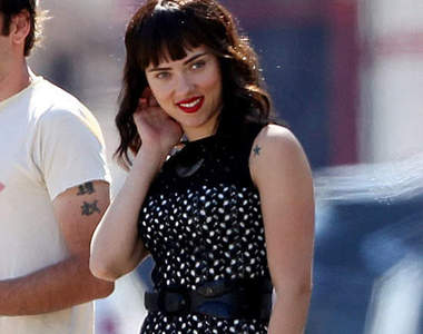 《史嘉蕾喬韓森》新戲大改造　黑髮＋瀏海好不習慣...