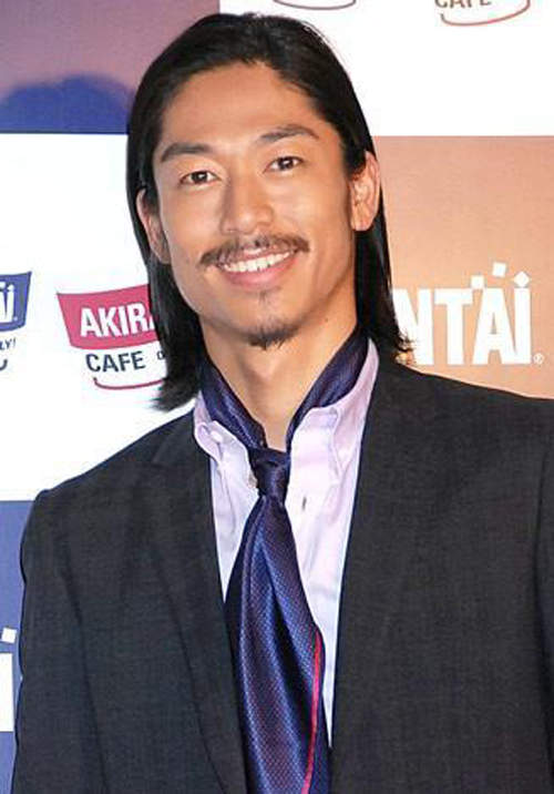放浪兄弟 型男akira 曾是一個小胖弟 揉眼