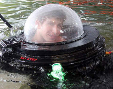 《用廢物製作一艘潛水艇》是誰住在深海的大鳳梨裡？