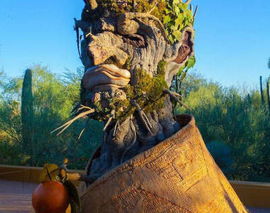 真實《人像樹雕》近看有種說不出的詭異感