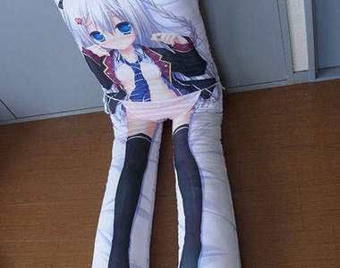 腳開開抱枕　終於可以好好練習足部四字固定了(誤)