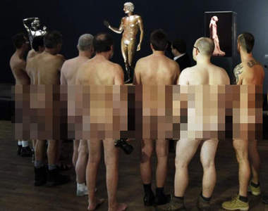 《裸體看展》參觀裸男展也要裸體才行？