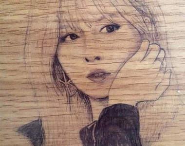 韓《課桌塗鴉》同學你上課都在想泫雅嗎XDD