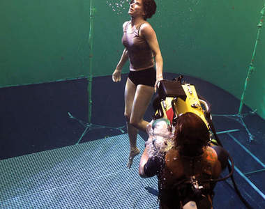 電影《地心引力》幕後花絮 珊卓布拉克輕~飄~飄~