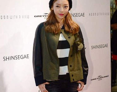 KARA具荷拉穿怪褲 結果韓網友比較關心她是不是又維修了......