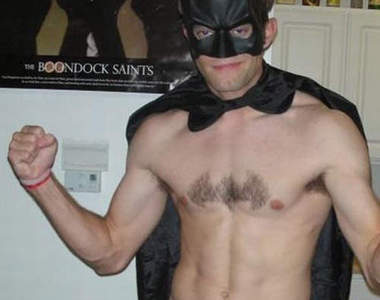 《搞怪胸毛》弄點造型說不定可以搭訕成功?!