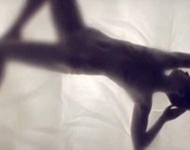 《麥莉希拉》新歌MV又脫又摸~有沒有這麼賣力啊?