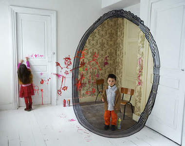 充滿《幻想的廢墟》對比的兩個世界