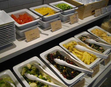 大陸人吃沙拉吧　會吃垮店家還真不是沒理由啊～(-∀-`; )