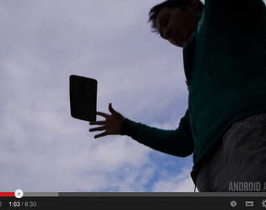 當LG G Flex「自癒」功能VS地表最硬水泥地  究竟誰先掛彩呢?
