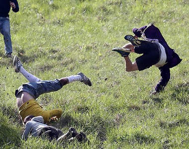 《英國滾起司比賽》長得圓比較容易得冠軍?!