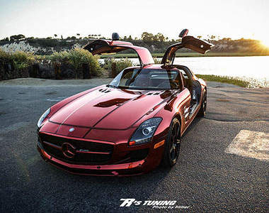 鋼鐵人版《賓士SLS AMG》東尼史塔克換新車車了?