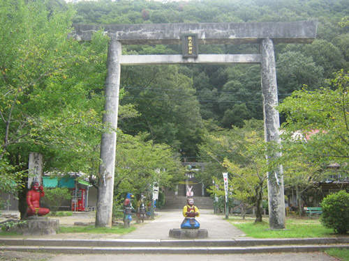 桃太郎神社從桃子裡跳出來大喊 我出運啦 的那位是