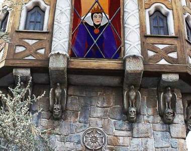 公主們漫步迪士尼樂園 逼真的圖片欣賞