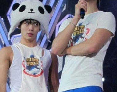 《韓星真心側拍照》如果沒有你的話我就是團體中的_ _了～（瞪）