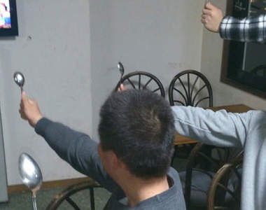 《折彎湯匙》成功者陸續出現　小心家裡湯匙不夠用w