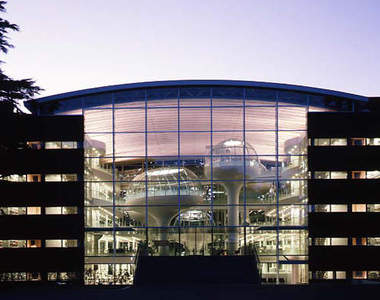 《成蹊大學圖書館》這是未來都市吧... (゚ロ゚屮)屮