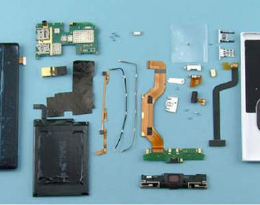 想知道Nokia Lumia 1520裡頭長怎樣嗎 拆給你看