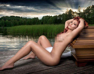 2014《裸女棺材日曆》開賣~原來賣棺材也能如此性感(//▽//)