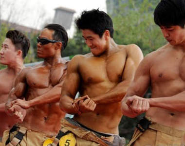 《韓國猛男消防員》打火英雄肌肉大車拼