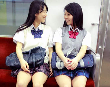 電車癡漢注意 為了對付他結果自己反而冏了...