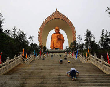 《世界最高佛像》鍍金之後更壯觀了