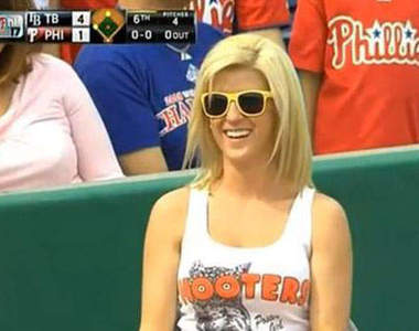 在熱身賽出包的《Hooters球僮妹》全世界都看到啦( ̄▽ ̄|||)