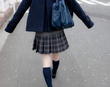 《女高中生陪散步》服務~~你,今天散步了沒?