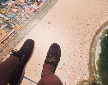 《海灘空拍照》這樣你還看得到比基尼辣妹嗎？