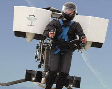 未來版《飛天噴射背包》試飛成功　以後上班上學就靠它啦~(發射)