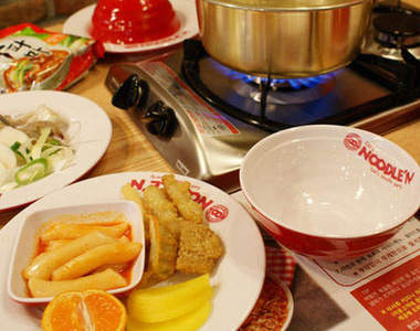 又一間《泡麵吃到飽》 我又要對不起我的胃了ㄒ_ㄒ