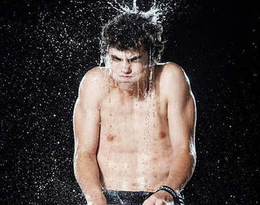 《瞬間濕身照》當一桶冷水從你頭上倒下去...