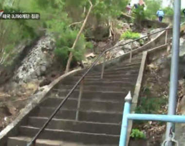 《泰國超長階梯》上山3小時但是下山只要5分鐘？！