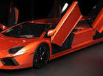 加長版《Lamborghini Aventador》臘腸狗和新大牛愛的結晶?(誤) 加長版《Lamborghini Aventador》臘腸狗和新大牛愛的結晶?(誤)
