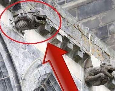 蘇格蘭修道院《滴水嘴獸》有奇怪的東西混進來了......