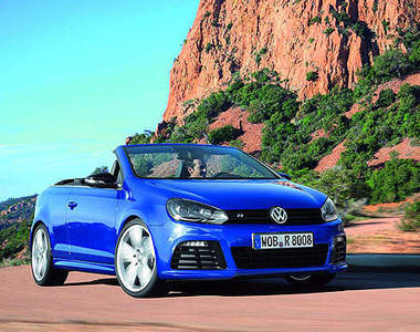 敞篷版《六代目VW Golf R》上空小白球扛壩子終於來了~