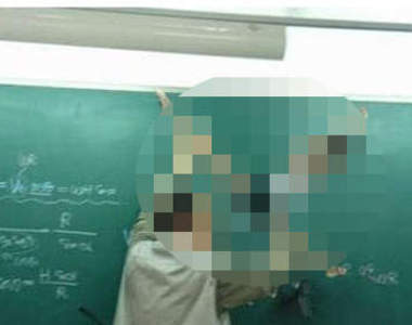 大陸版「請高手幫我PS」  就說不要拜託網友了嘛......