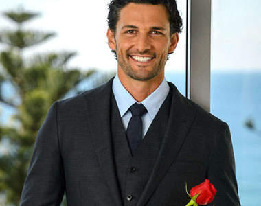 澳洲《黃金單身漢》第一季 25女爭搶的醫生到底有多帥？