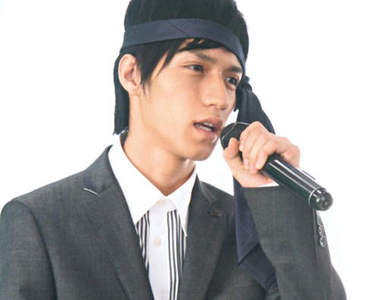 為什麼日本上班族喝醉都要綁領帶在頭上呢？