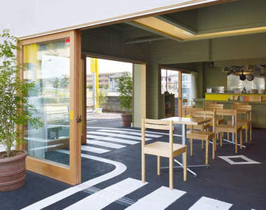 斑馬線上的咖啡廳《Cafe Day》吃一半不會被撞飛吧?