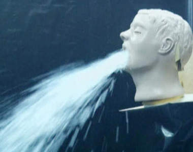 嘔吐機器人　為了研究病毒的傳播，噴射的距離測量是很重要的．．．