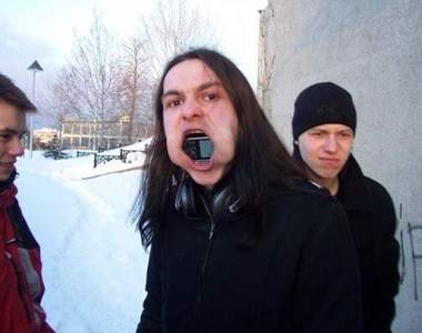 《戰鬥民族》的網路交友照片都超...有特色