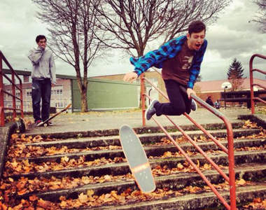 禮拜一也要開心工作 因為總有人比你更倒楣 (￣▽￣)"　 