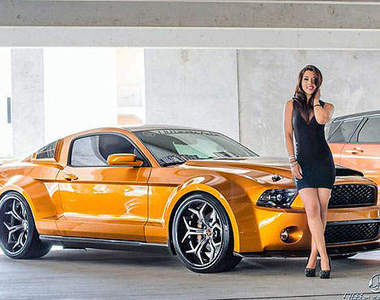 Ultimate Auto改造《福特野馬》性感美女也來作伴~